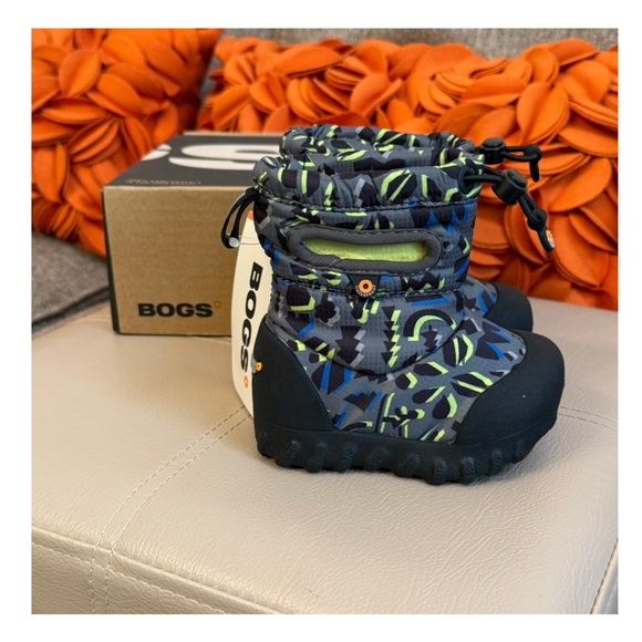 ❗️🆕BOGS Waterproof Bmoc Gray Multi Print Snow Boots❗️ - Picture 1 of 7